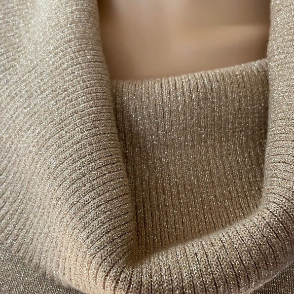 Express Gold Metallic Top Size Large - Picture 5 of 6